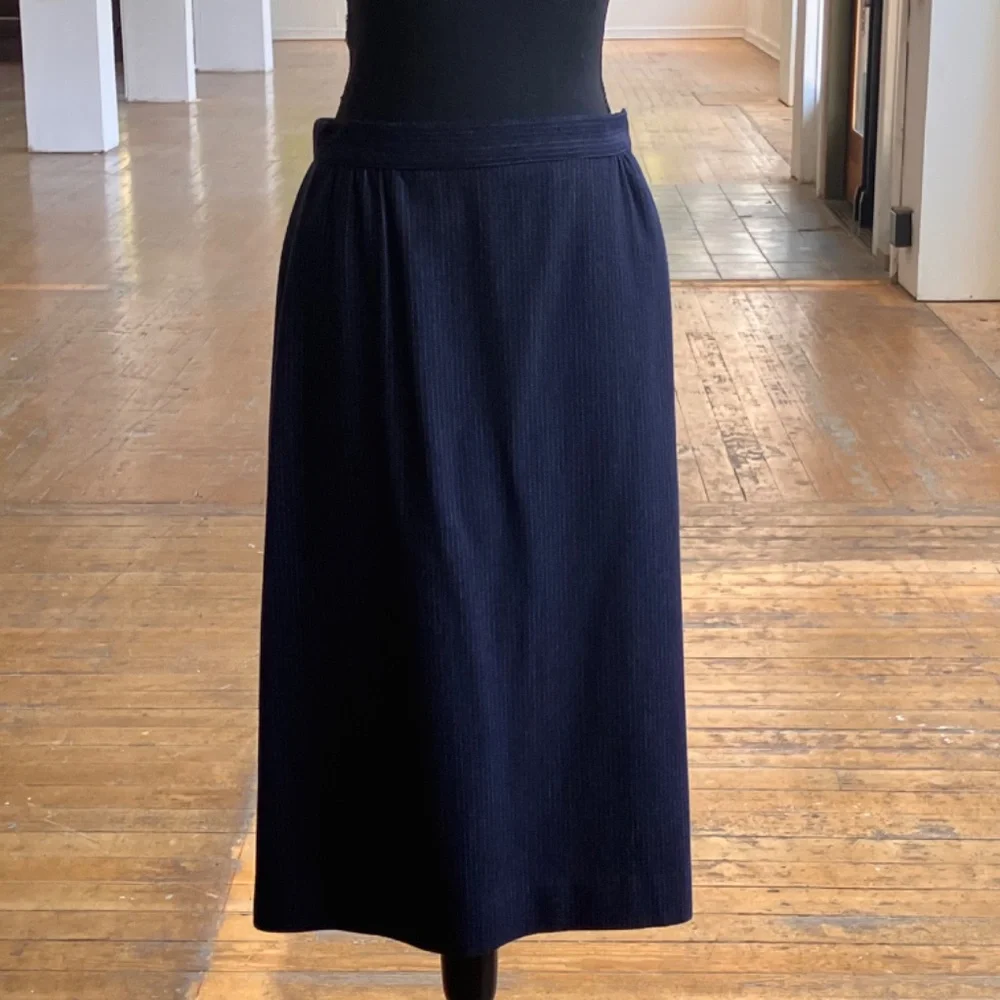 Vintage navy pinstriped skirt suit - Picture 14 of 14
